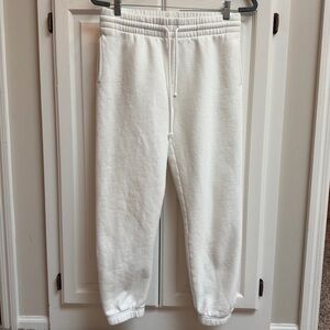 Aritzia TNA Cozy Fleece Sweatpant Joggers in White Size Medium